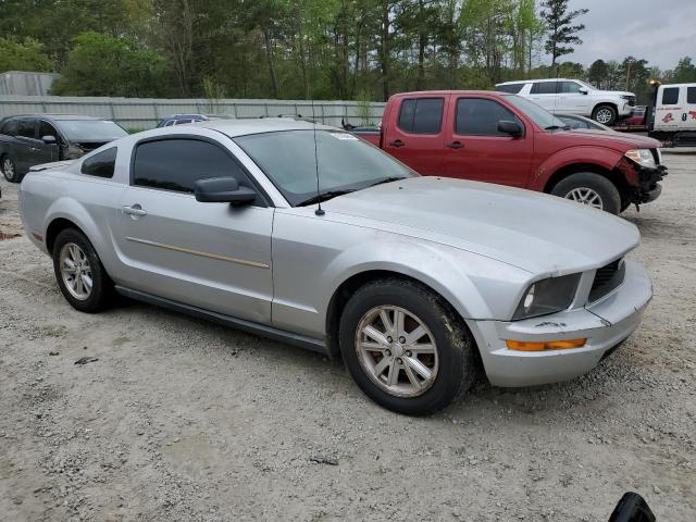 1ZVHT80N085193573 - 2008 FORD MUSTANG SILVER photo 4