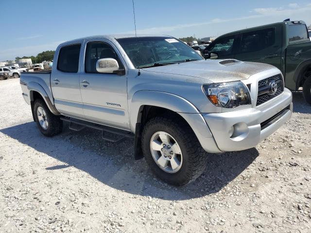 5TFJU4GN8BX011968 - 2011 TOYOTA TACOMA DOUBLE CAB PRERUNNER SILVER photo 4