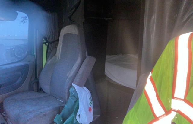 3AKJGLDR0HSHV9669 - 2017 FREIGHTLINER CASCADIA 1 GREEN photo 6