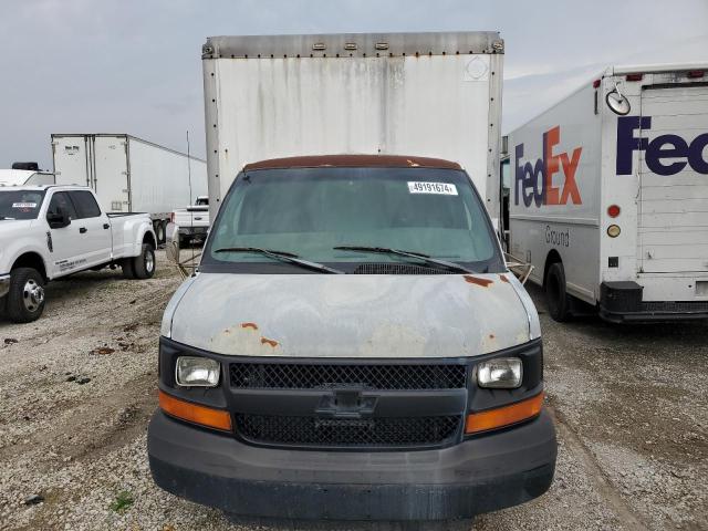 1GBJG31U931130915 - 2003 CHEVROLET EXPRESS G3 WHITE photo 9