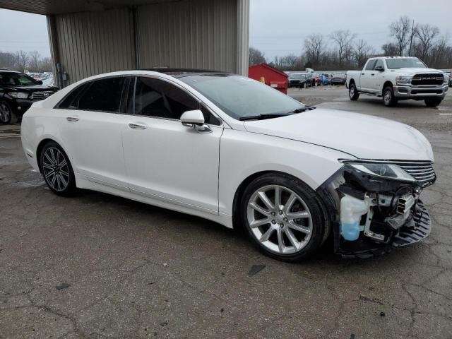 3LN6L2G9XDR818449 - 2013 LINCOLN MKZ WHITE photo 4