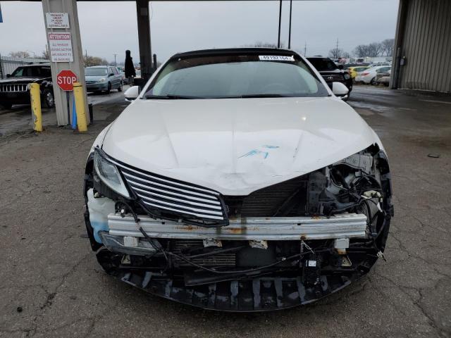 3LN6L2G9XDR818449 - 2013 LINCOLN MKZ WHITE photo 5