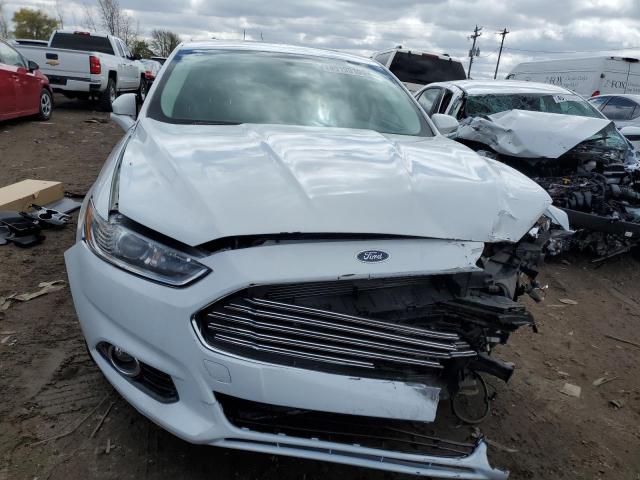 1FA6P0HD6E5388915 - 2014 FORD FUSION SE WHITE photo 5