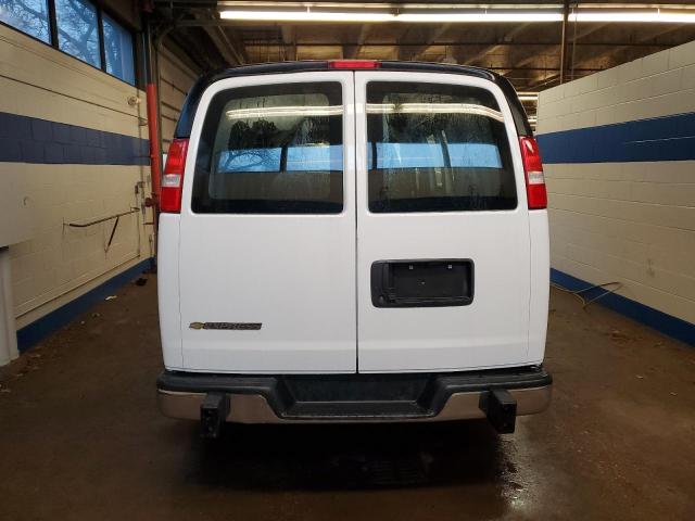 1GCWGAF71N1268685 - 2022 CHEVROLET EXPRESS G2 WHITE photo 6