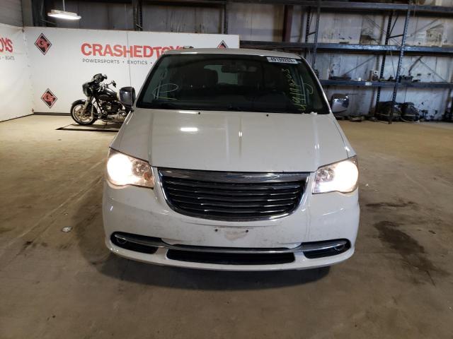 2A4RR8DG3BR780288 - 2011 CHRYSLER TOWN AND C TOURING L WHITE photo 5