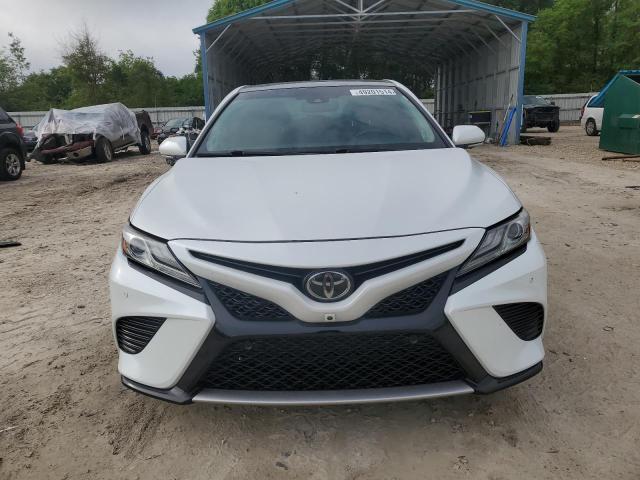 4T1B61HK3JU665287 - 2018 TOYOTA CAMRY XSE WHITE photo 5