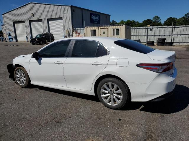 4T1B11HK8JU626533 - 2018 TOYOTA CAMRY L WHITE photo 2