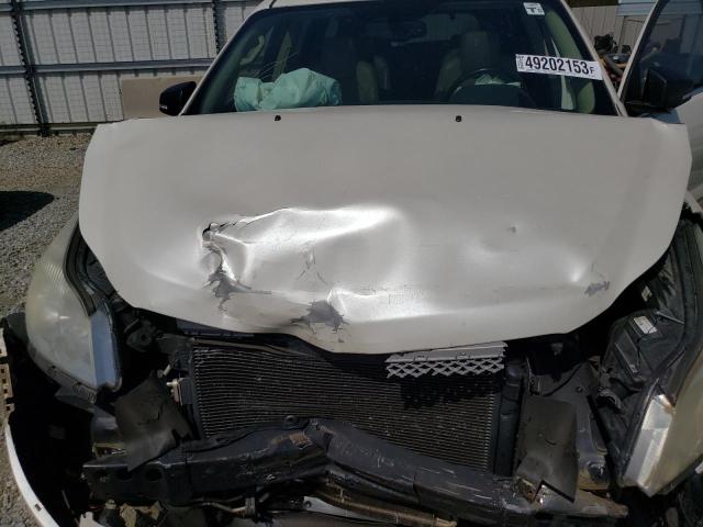 1GNKRLED7BJ158609 - 2011 CHEVROLET TRAVERSE LTZ WHITE photo 11