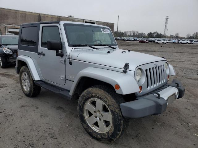 1J4FA54109L701750 - 2009 JEEP WRANGLER SAHARA SILVER photo 4