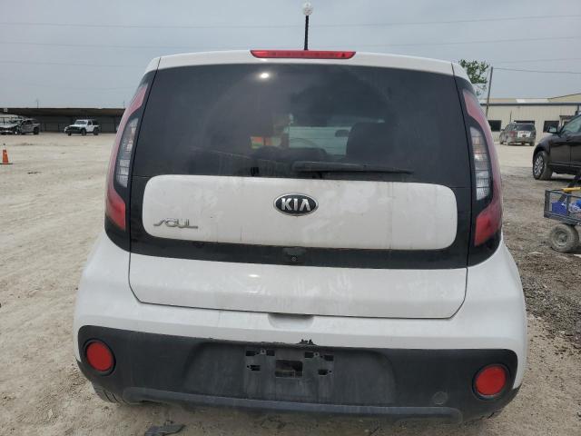 KNDJN2A27J7897022 - 2018 KIA SOUL WHITE photo 6