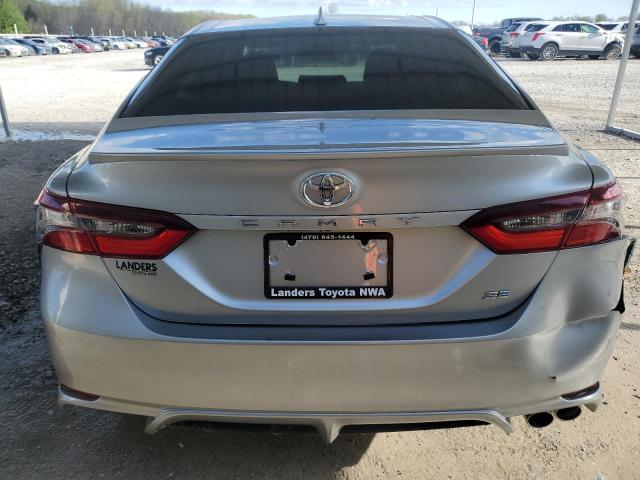 4T1T11AK2RU870916 - 2024 TOYOTA CAMRY SE NIGHT SHADE SILVER photo 6