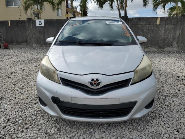 JTDJTUD35DD557119 - 2013 TOYOTA YARIS SILVER photo 5