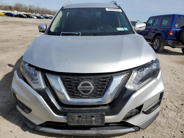 KNMAT2MV1JP502635 - 2018 NISSAN ROGUE S Күміс фото 5
