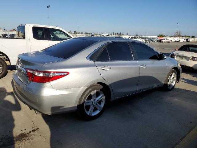 4T1BF1FK5FU475257 - 2015 TOYOTA CAMRY LE SILVER photo 3