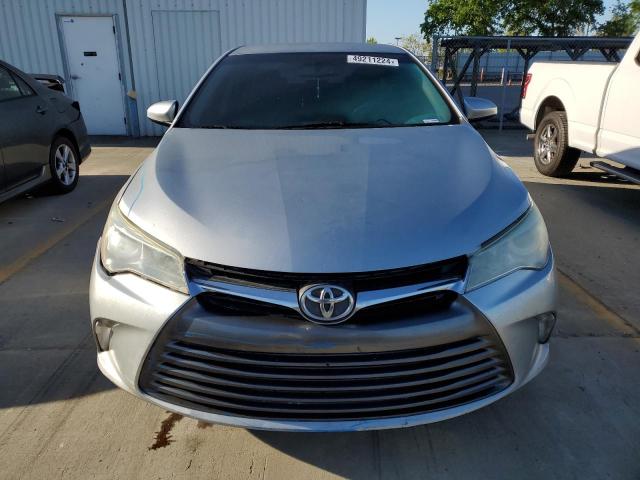 4T1BF1FK5FU475257 - 2015 TOYOTA CAMRY LE SILVER photo 5