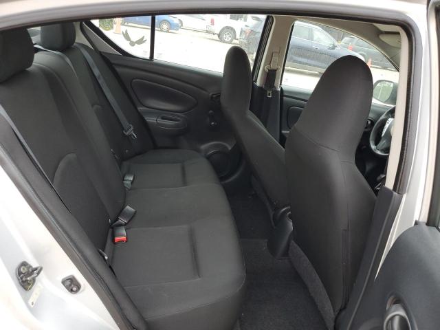 3N1CN7APXFL886376 - 2015 NISSAN VERSA S SILVER photo 10