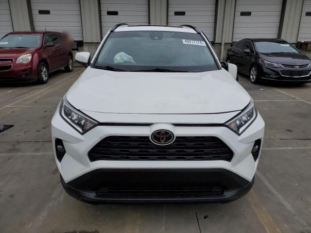 JTMW1RFVXKD030181 - 2019 TOYOTA RAV4 XLE WHITE photo 5