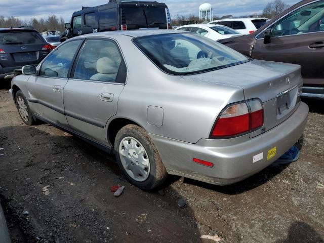 1HGCD5639TA028380 - 1996 HONDA ACCORD LX WHITE photo 2