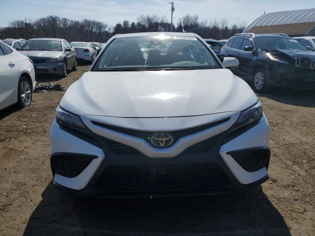 4T1G11AK2PU778834 - 2023 TOYOTA CAMRY SE NIGHT SHADE WHITE photo 5