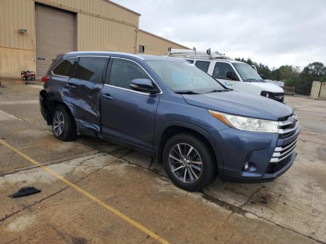 5TDKZRFH7HS215996 - 2017 TOYOTA HIGHLANDER SE BLUE photo 4