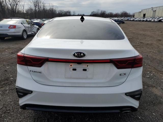 3KPF54AD3ME383286 - 2021 KIA FORTE EX WHITE photo 6