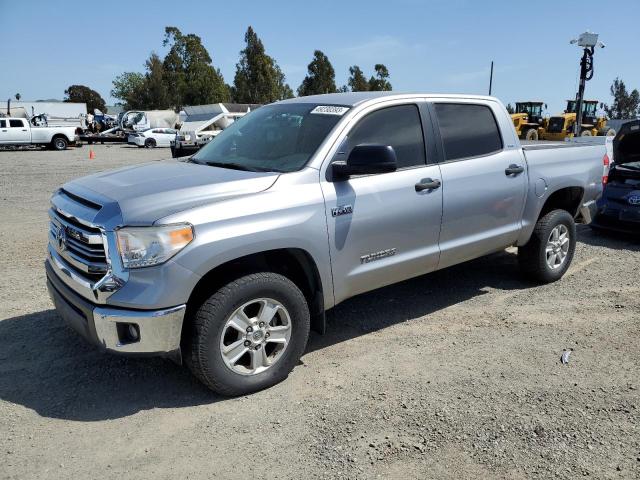 5TFDY5F13GX567909 - 2016 TOYOTA TUNDRA CREWMAX SR5 SILVER photo 1