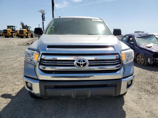 5TFDY5F13GX567909 - 2016 TOYOTA TUNDRA CREWMAX SR5 SILVER photo 5