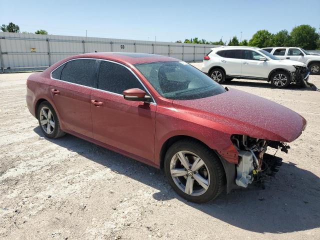 1VWBV7A39FC056356 - 2015 VOLKSWAGEN PASSAT SE RED photo 4