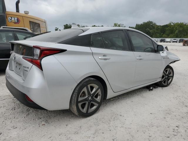 JTDKARFU4K3070669 - 2019 TOYOTA PRIUS SILVER photo 3