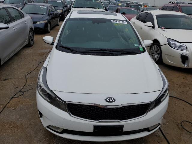 3KPFL4A75JE214673 - 2018 KIA FORTE LX WHITE photo 5