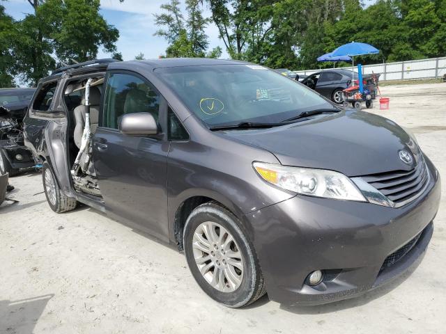 5TDYK3DC9FS604834 - 2015 TOYOTA SIENNA XLE GRAY photo 4