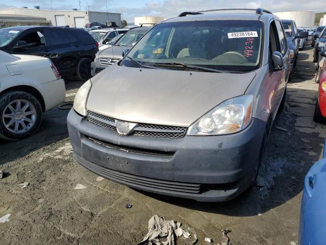 2004 TOYOTA SIENNA CE, 