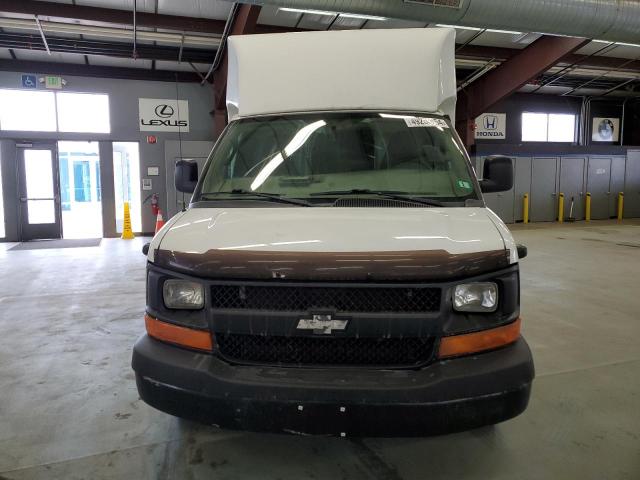 1GB0GRFF2H1118072 - 2017 CHEVROLET EXPRESS G3 WHITE photo 5