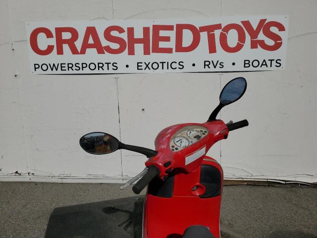 ZAPM198FX35008513 - 2003 OTHR VESPA RED photo 8