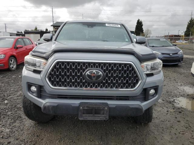 3TMDZ5BN3JM049706 - 2018 TOYOTA TACOMA DOUBLE CAB GRAY photo 5