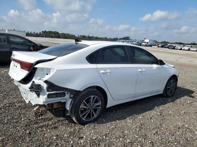 3KPF24AD5RE705166 - 2024 KIA FORTE LX WHITE photo 3