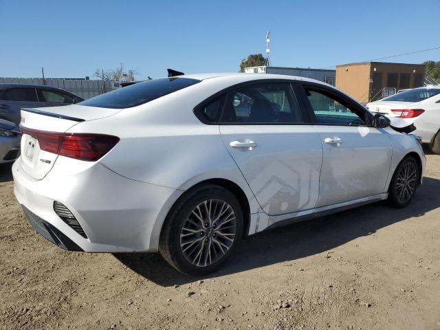 3KPF54AD0NE498462 - 2022 KIA FORTE GT LINE WHITE photo 3