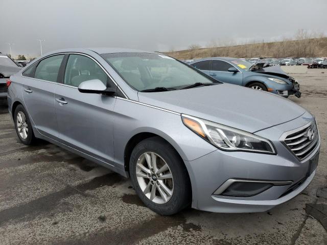 5NPE24AF4GH388986 - 2016 HYUNDAI SONATA SE GRAY photo 4