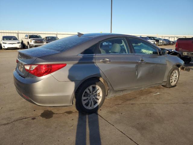 5NPEB4AC8CH327222 - 2012 HYUNDAI SONATA GLS GRAY photo 3