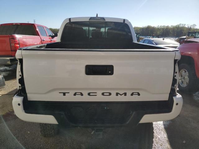 5TFCZ5AN3JX157041 - 2018 TOYOTA TACOMA DOUBLE CAB WHITE photo 6