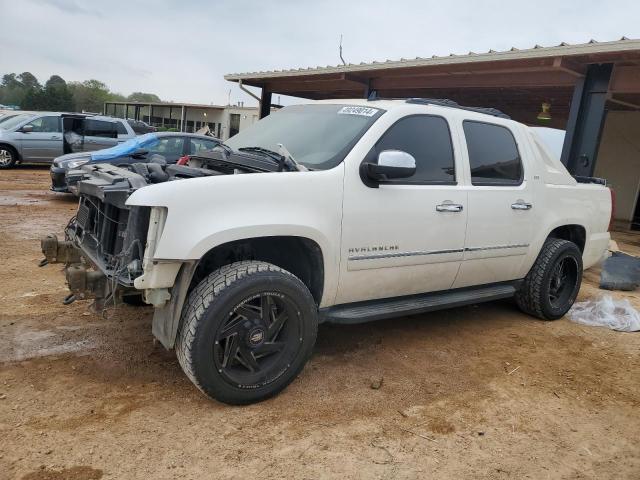 3GNTKGE3XBG198854 - 2011 CHEVROLET AVALANCHE LTZ WHITE photo 1