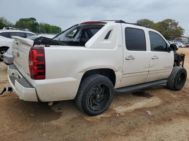 3GNTKGE3XBG198854 - 2011 CHEVROLET AVALANCHE LTZ WHITE photo 3