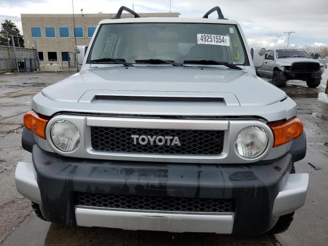 JTEBU11F470047821 - 2007 TOYOTA FJ CRUISER SILVER photo 5