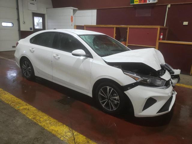 3KPF24AD3RE738568 - 2024 KIA FORTE LX WHITE photo 4