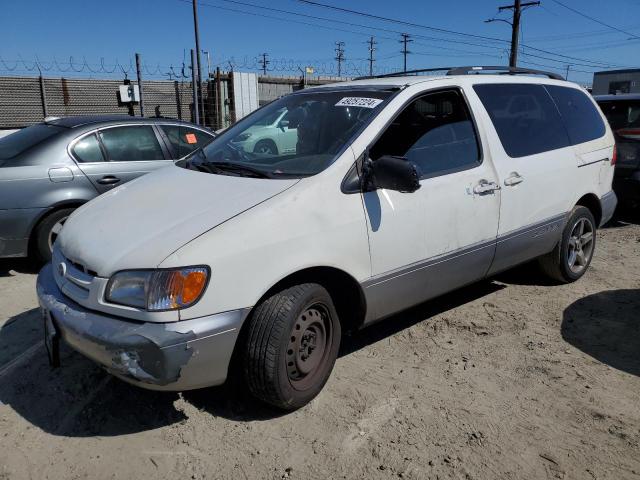 4T3ZF13CXWU065458 - 1998 TOYOTA SIENNA LE WHITE photo 1