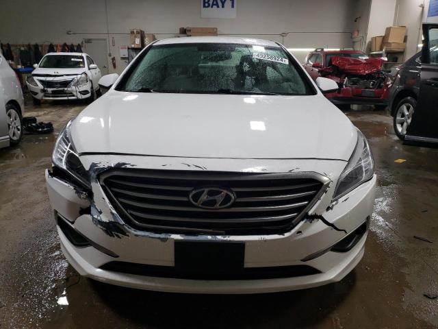 5NPE24AF1HH500595 - 2017 HYUNDAI SONATA SE WHITE photo 5