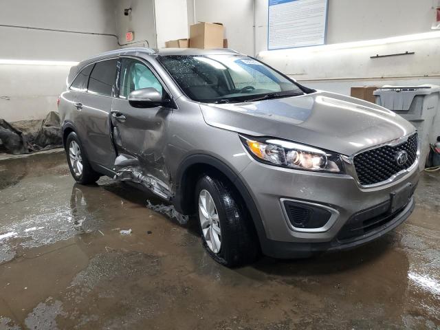 5XYPG4A39HG218986 - 2017 KIA SORENTO LX GRAY photo 4