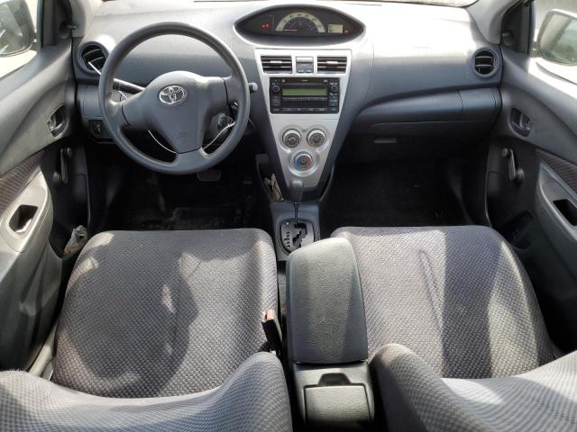 JTDBT923871045509 - 2007 TOYOTA YARIS WHITE photo 8