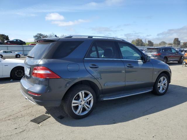 4JGDA5HB3CA074752 - 2012 MERCEDES-BENZ ML 350 4MATIC GRAY photo 3