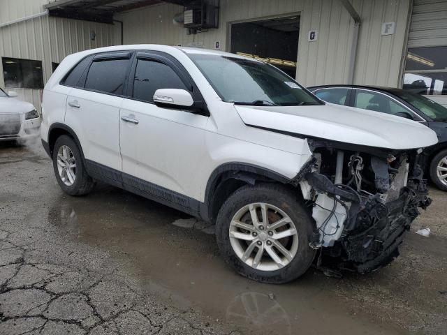 5XYKT3A63EG527908 - 2014 KIA SORENTO LX WHITE photo 4